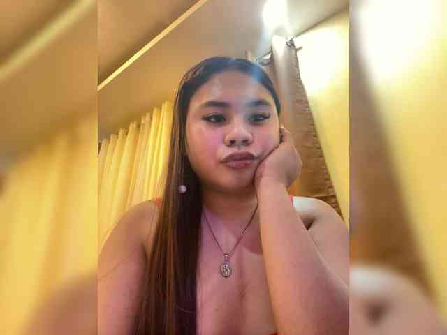 Urasianladyfox2xx webcam