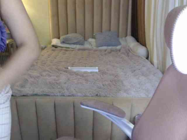 Urasianladyfox2xx webcam
