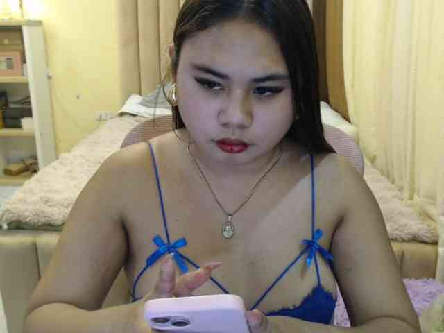 Urasianladyfox2xx webcam