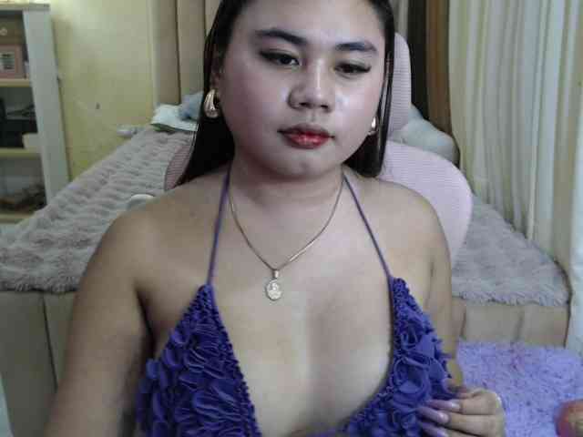 Urasianladyfox2xx webcam