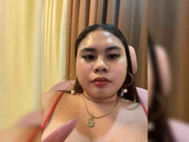 Urasianladyfox2xx webcam