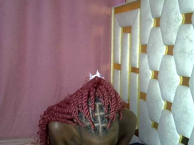 Petitelunar Live Cam on BongaCams