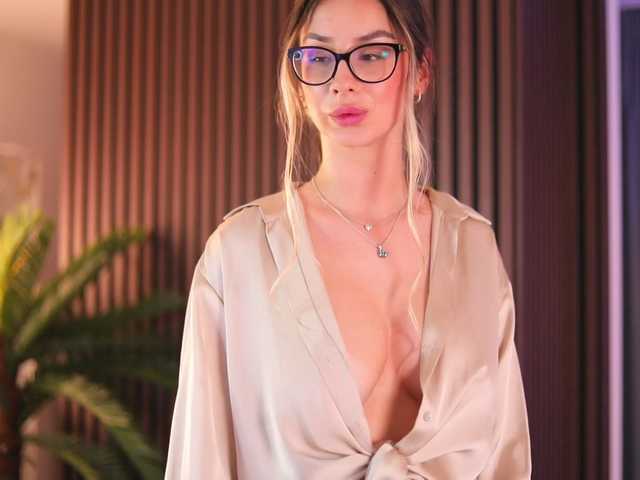Entra en el chat con el modelo MaddieBryggs MaddieBryggs