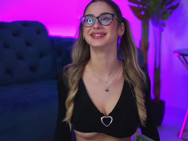 Vai a chattare su MaddieBryggs MaddieBryggs
