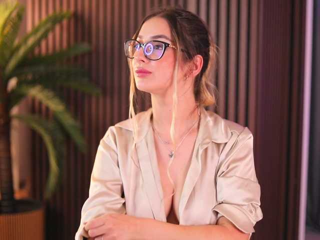 Vai a chattare su MaddieBryggs MaddieBryggs