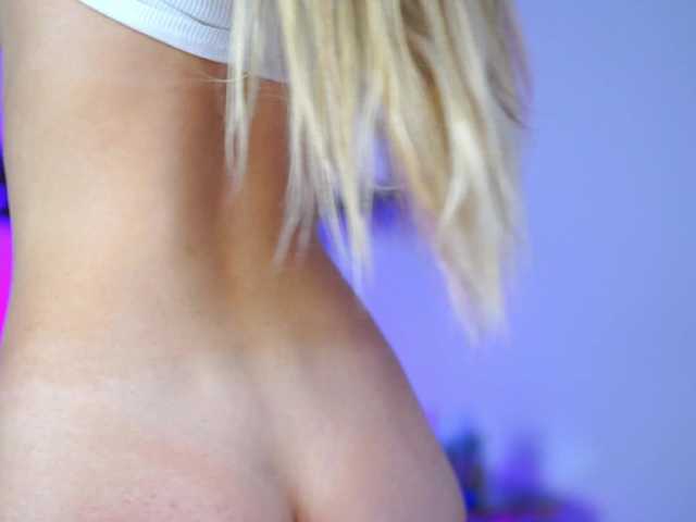 Vai a chattare su MaddieBryggs MaddieBryggs