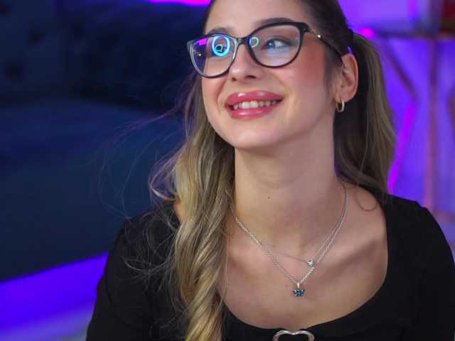 Entrez le videochat erotique avec le
modèle MaddieBryggs MaddieBryggs