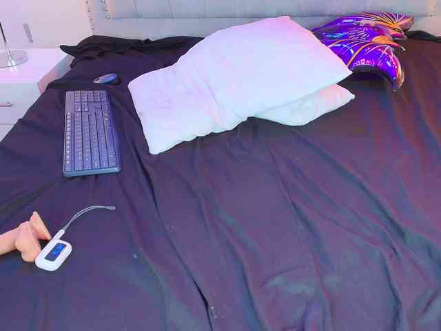 Lia-adams webcam