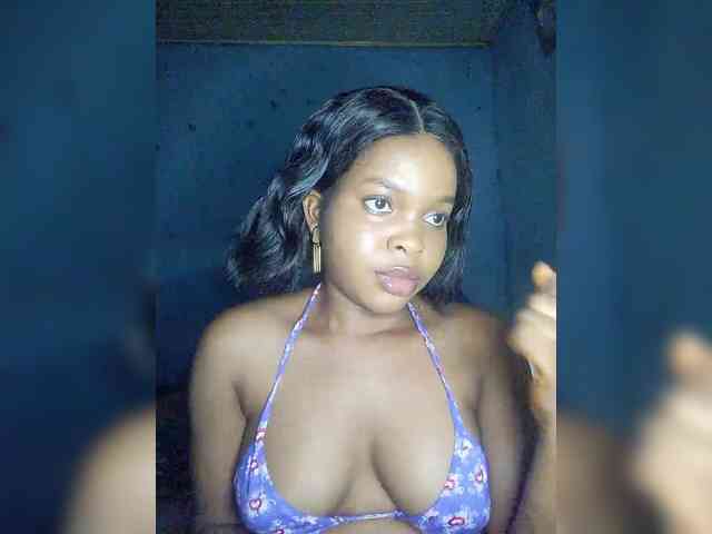 curvy-Queen12 webcam