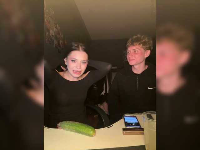 Accedi alla chat con il nickname wowitsbarb1e wowitsbarb1e