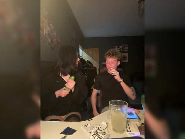 Accedi alla chat con il nickname wowitsbarb1e wowitsbarb1e