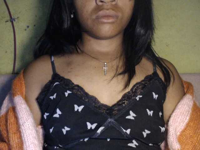 Noumia, une amatrice française avec qui discuter et avoir du sexe