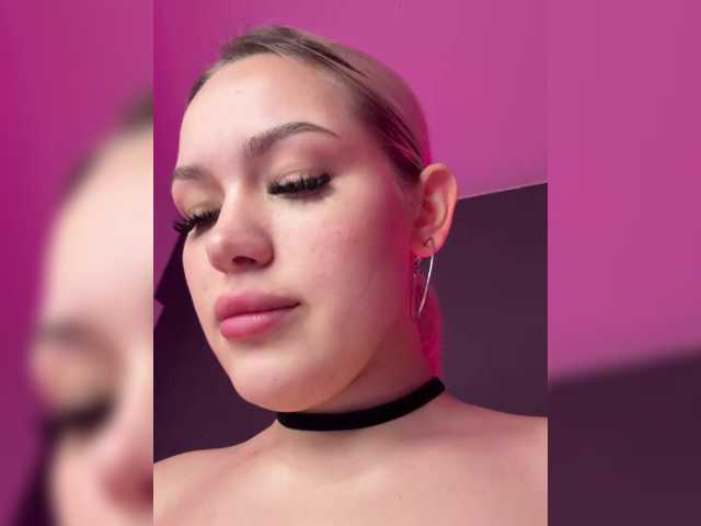 Entra en el chat con el modelo James-Eva0 James-Eva0