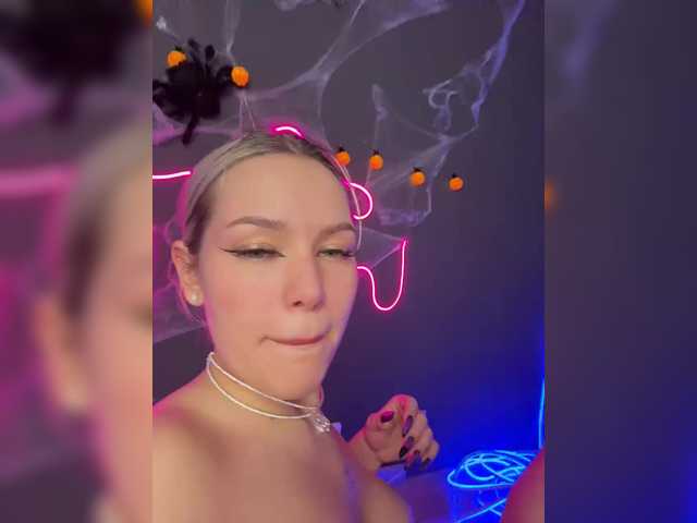 go to chat with James-Eva0