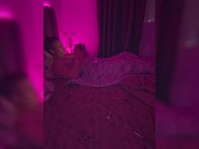 Accedi alla chat con il nickname James-Eva0 James-Eva0