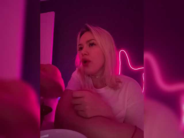 Accedi alla chat con il nickname James-Eva0 James-Eva0