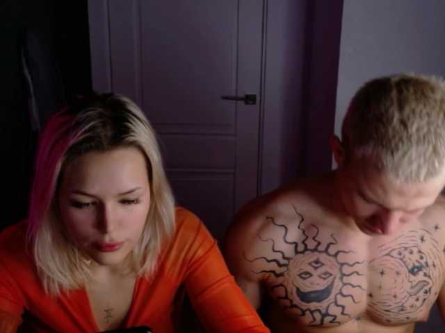 Entra en el chat con el modelo James-Eva0 James-Eva0