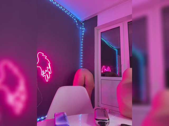 go to chat with James-Eva0