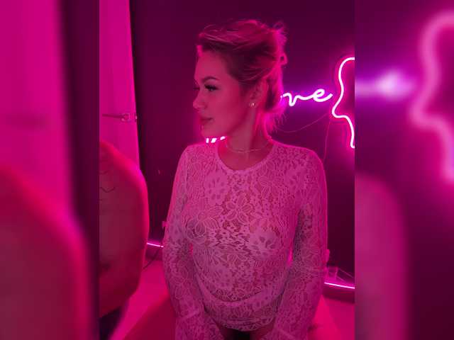 go to chat with James-Eva0