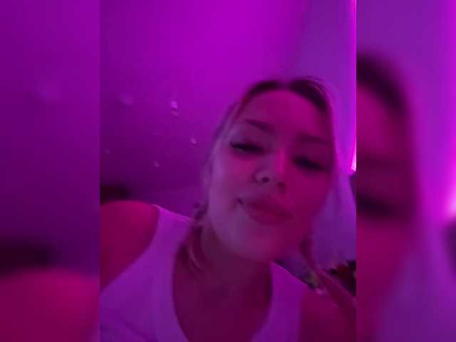 Entra en el chat con el modelo James-Eva0 James-Eva0