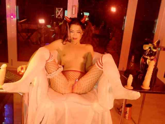 smallestgirlinchat01 webcam