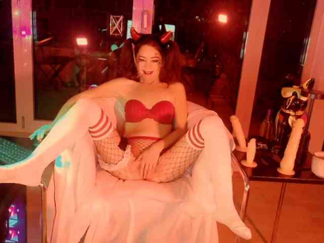 smallestgirlinchat01 webcam