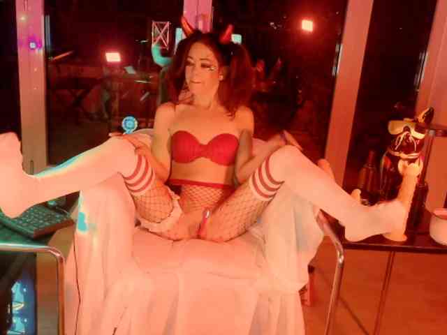 smallestgirlinchat01 webcam