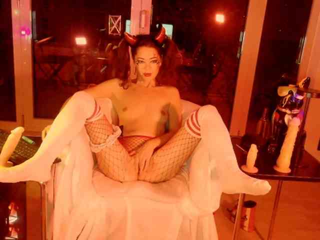 smallestgirlinchat01 webcam