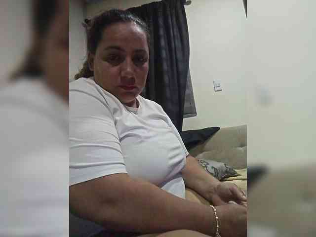 Valeriacurvy webcam