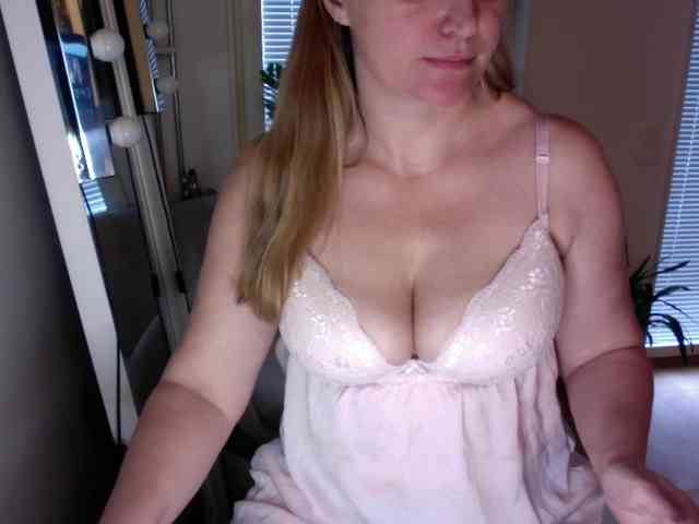 TheGirlNextDoor1 webcam