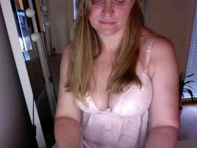 TheGirlNextDoor1 webcam