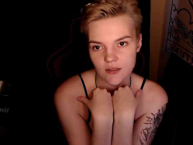 KrisNeal webcam
