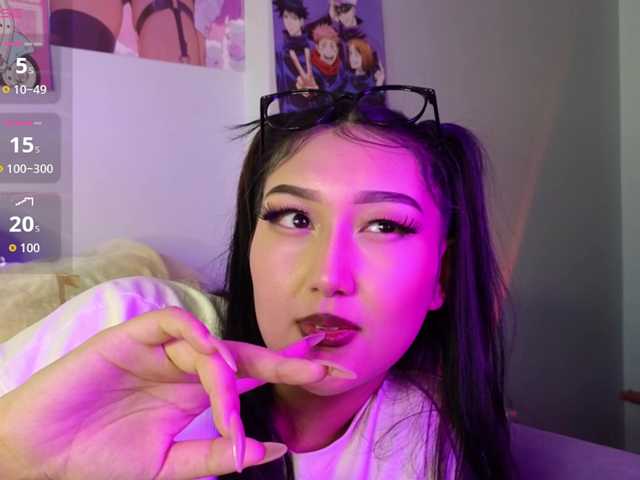 Entra en el chat con el modelo yunamini yunamini