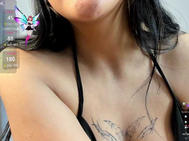 Entrez le videochat erotique avec le
modèle yunamini yunamini