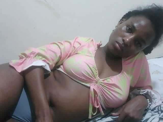 Tatswee Live Cam on BongaCams