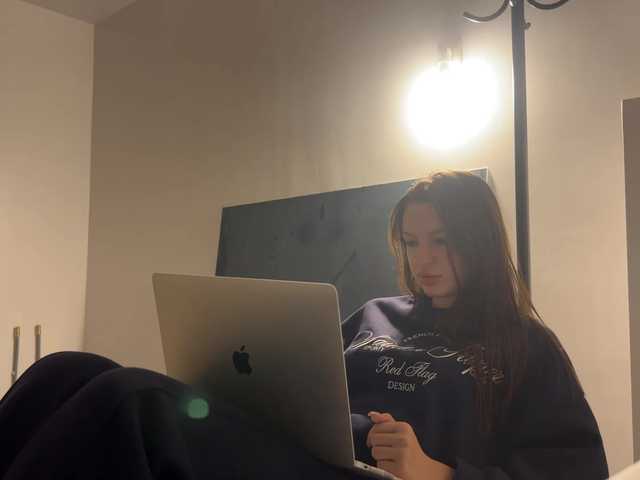 Vai a chattare su LeontineCuffie LeontineCuffie