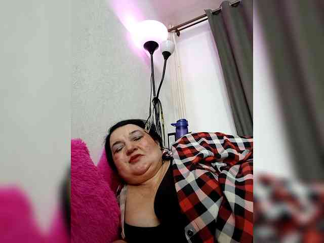 SVETIKBOMBOCHKA webcam