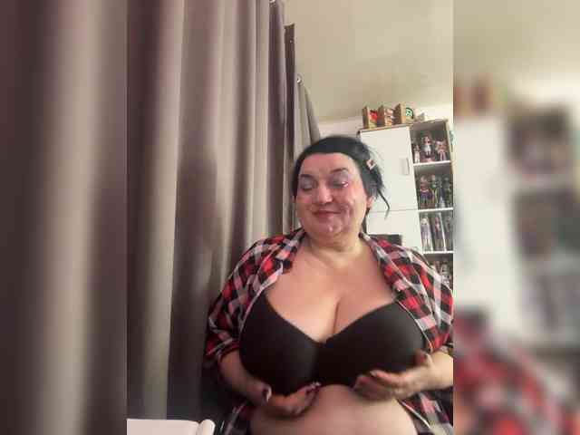 SVETIKBOMBOCHKA webcam