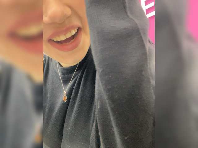 Accedi alla chat con il nickname VikaAndMilana VikaAndMilana