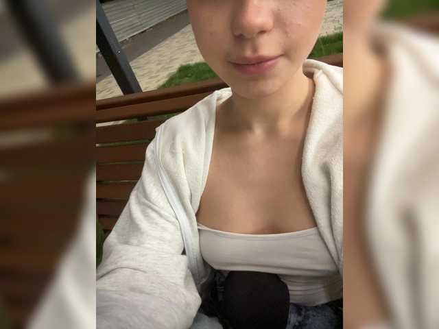 Accedi alla chat con il nickname VikaAndMilana VikaAndMilana