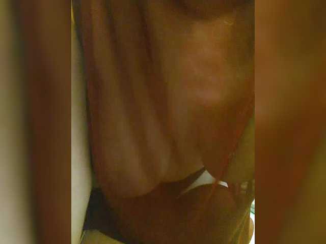 Entra en el chat con el modelo -flyteen -flyteen