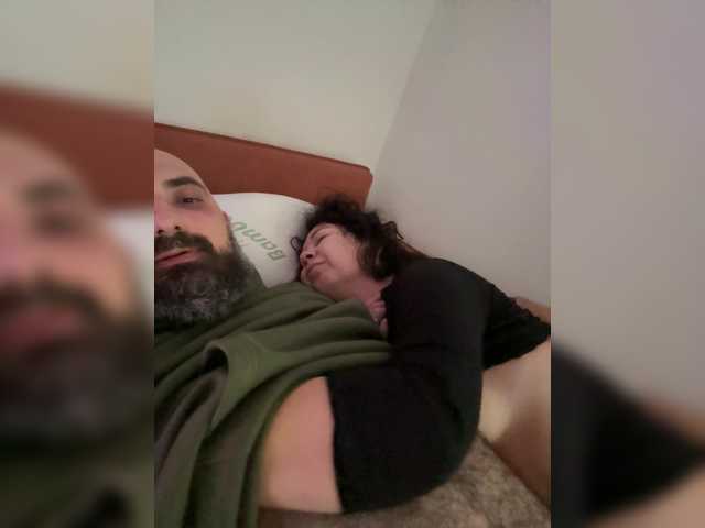 Entra en el chat con el modelo Flora8845 Flora8845