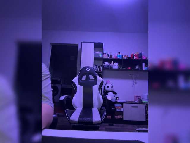 Accedi alla chat con il nickname LoveStream69 LoveStream69