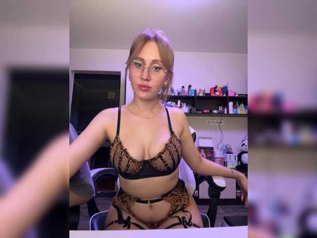 Entra en el chat con el modelo Durnaya_kis Durnaya_kis