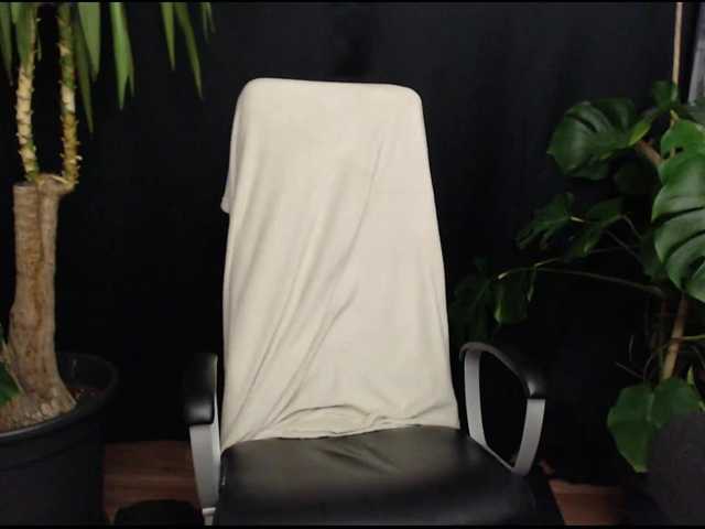 Vai a chattare su LolaaaSky LolaaaSky