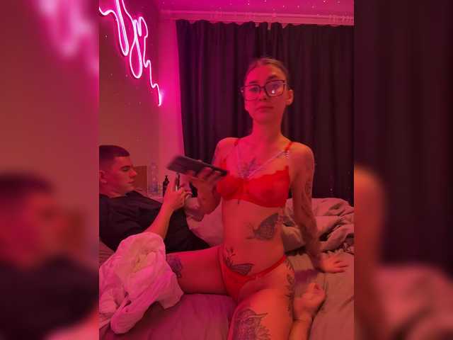 Vai a chattare su Ewwawow Ewwawow