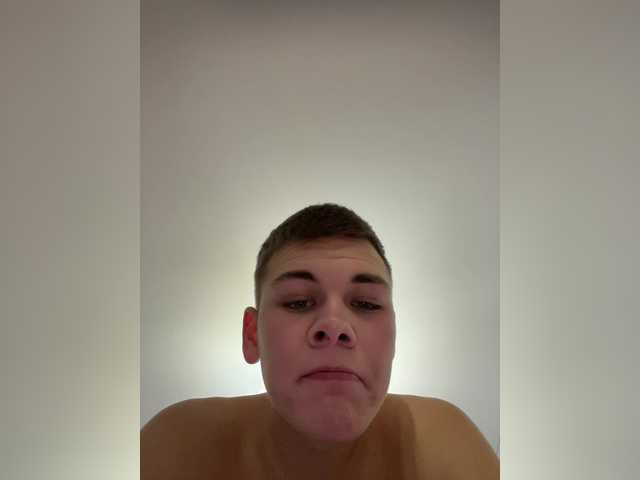 Entra en el chat con el modelo _Pupuni_ _Pupuni_