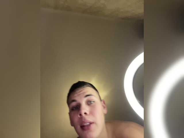 Entra en el chat con el modelo _Pupuni_ _Pupuni_