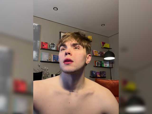 Entra en el chat con el modelo simonwnl simonwnl