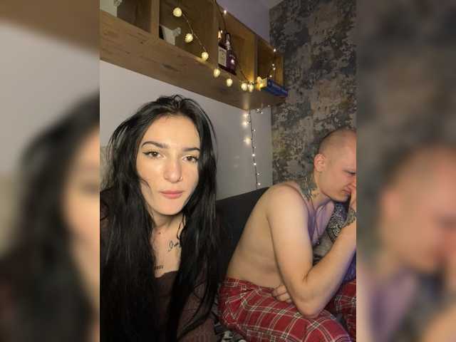 Entra en el chat con el modelo Dark-Luna Dark-Luna